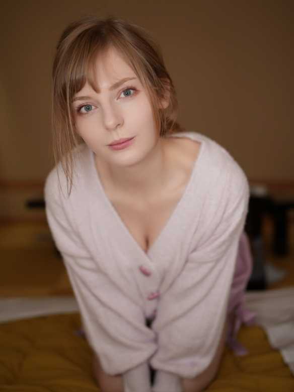 救你出火坑!《生化危机4:重制版》碍事梨脸模美照!