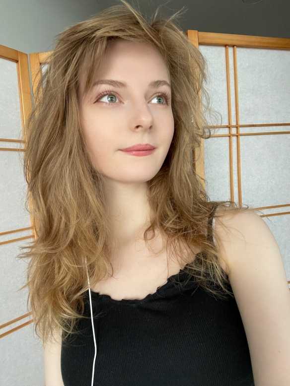 救你出火坑!《生化危机4:重制版》碍事梨脸模美照!