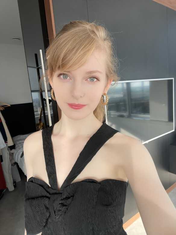 救你出火坑!《生化危机4:重制版》碍事梨脸模美照!