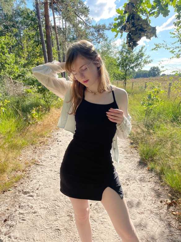 救你出火坑!《生化危机4:重制版》碍事梨脸模美照!