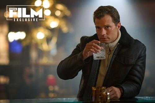 女版007?《铁石心肠》新剧照 海报公开 8月上映