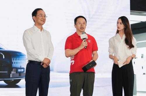 卖掉迈巴赫买了第一辆电车:周鸿祎喜提极氪009光辉版