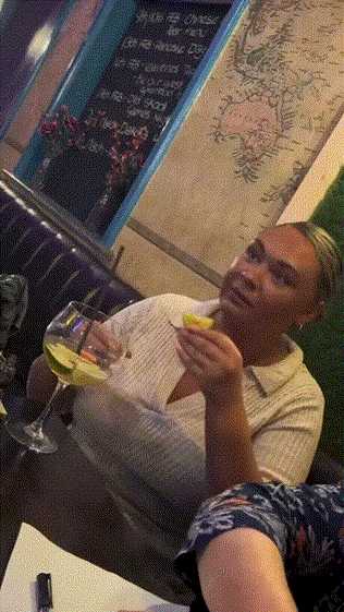 中国式汉堡是怎么做的?动图 真人版性感劳拉被真熊咬