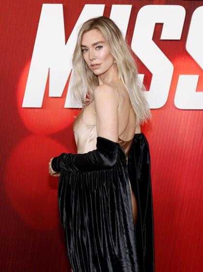 “白寡妇”凡妮莎柯比《碟中谍7》首映照 清冷美艳!