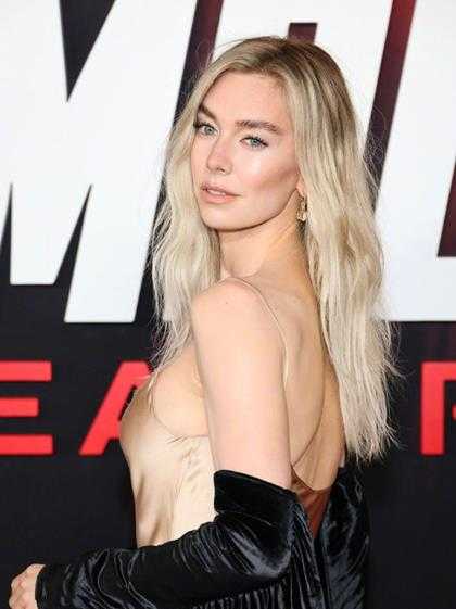 “白寡妇”凡妮莎柯比《碟中谍7》首映照 清冷美艳!