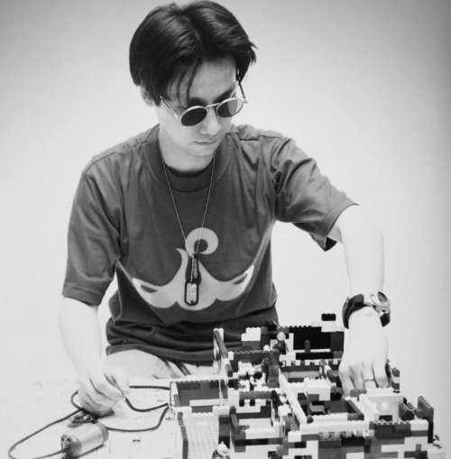 小岛秀夫发文回顾《合金装备Solid》:晒出昔日帅照